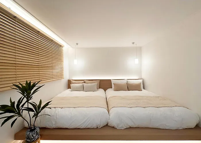 Station 7 Min Walk, Newly Renovated 2br, 3 Beds, Sleeps 6 ソウル特別市