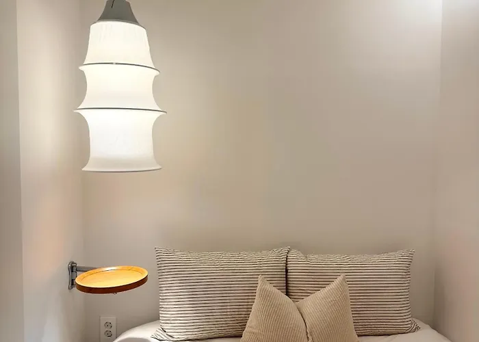 Station 7 Min Walk, Newly Renovated 2br, 3 Beds, Sleeps 6 アパート