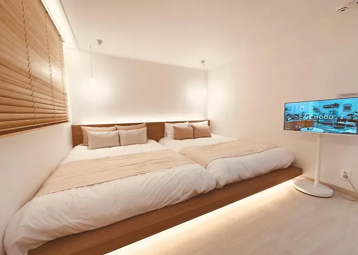 Station 7 Min Walk, Newly Renovated 2br, 3 Beds, Sleeps 6 アパート ソウル特別市
