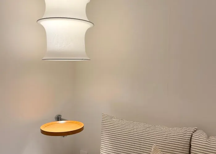 Station 7 Min Walk, Newly Renovated 2br, 3 Beds, Sleeps 6 アパート ソウル特別市