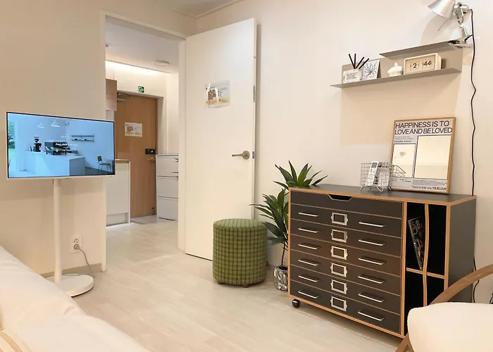 Station 7 Min Walk, Newly Renovated 2br, 3 Beds, Sleeps 6