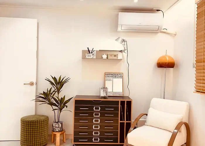 Station 7 Min Walk, Newly Renovated 2br, 3 Beds, Sleeps 6 ソウル特別市