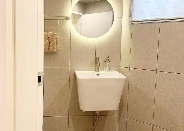 アパート Station 7 Min Walk, Newly Renovated 2br, 3 Beds, Sleeps 6 *