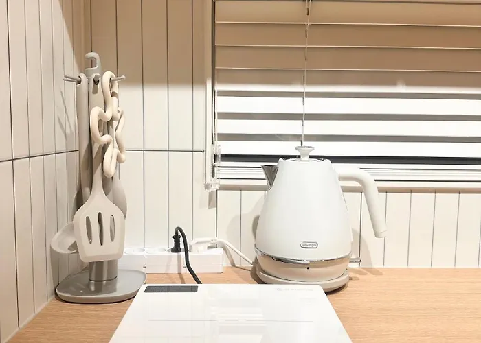 Station 7 Min Walk, Newly Renovated 2br, 3 Beds, Sleeps 6 ソウル特別市